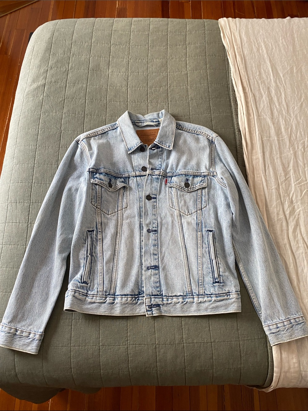 Levi’s Light Wash Denim Jacket - Men's Medium